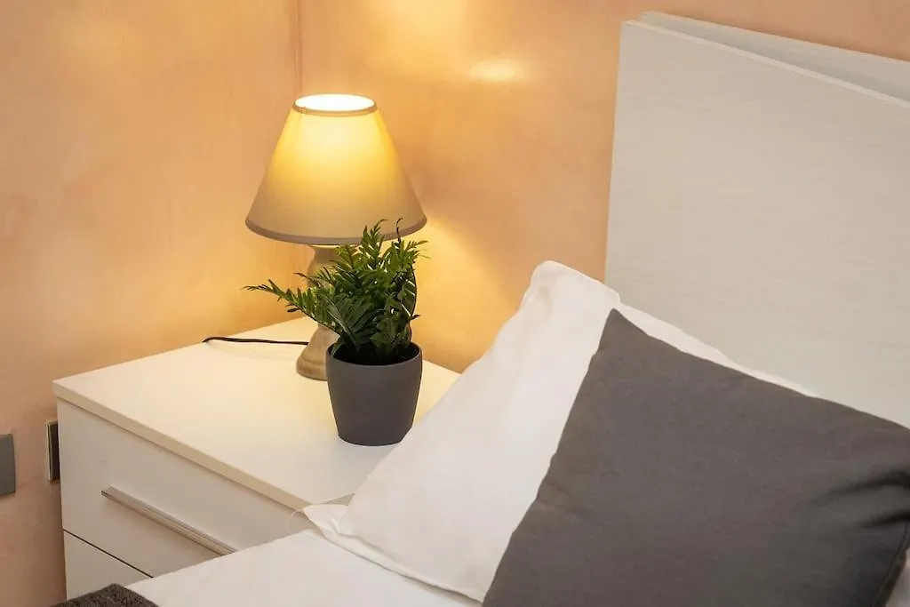 Trastevere Home By Rental In Ρώμη